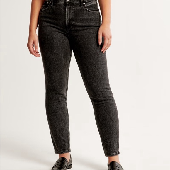 Abercrombie Curve Love High Rise Mom Jean - Picture 1 of 4